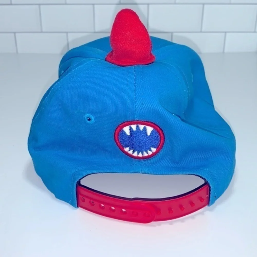 Elstinko Rusty youth hat.  Adjustable baseball hat. Blue &‎ red.  K-pop.